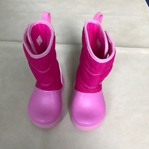 Crocs toddler snow boots size 6 in pink